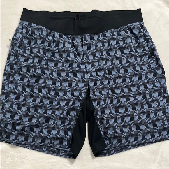 lululemon athletica Black and Blue Patterned Men Shorts - Picture 4 of 8